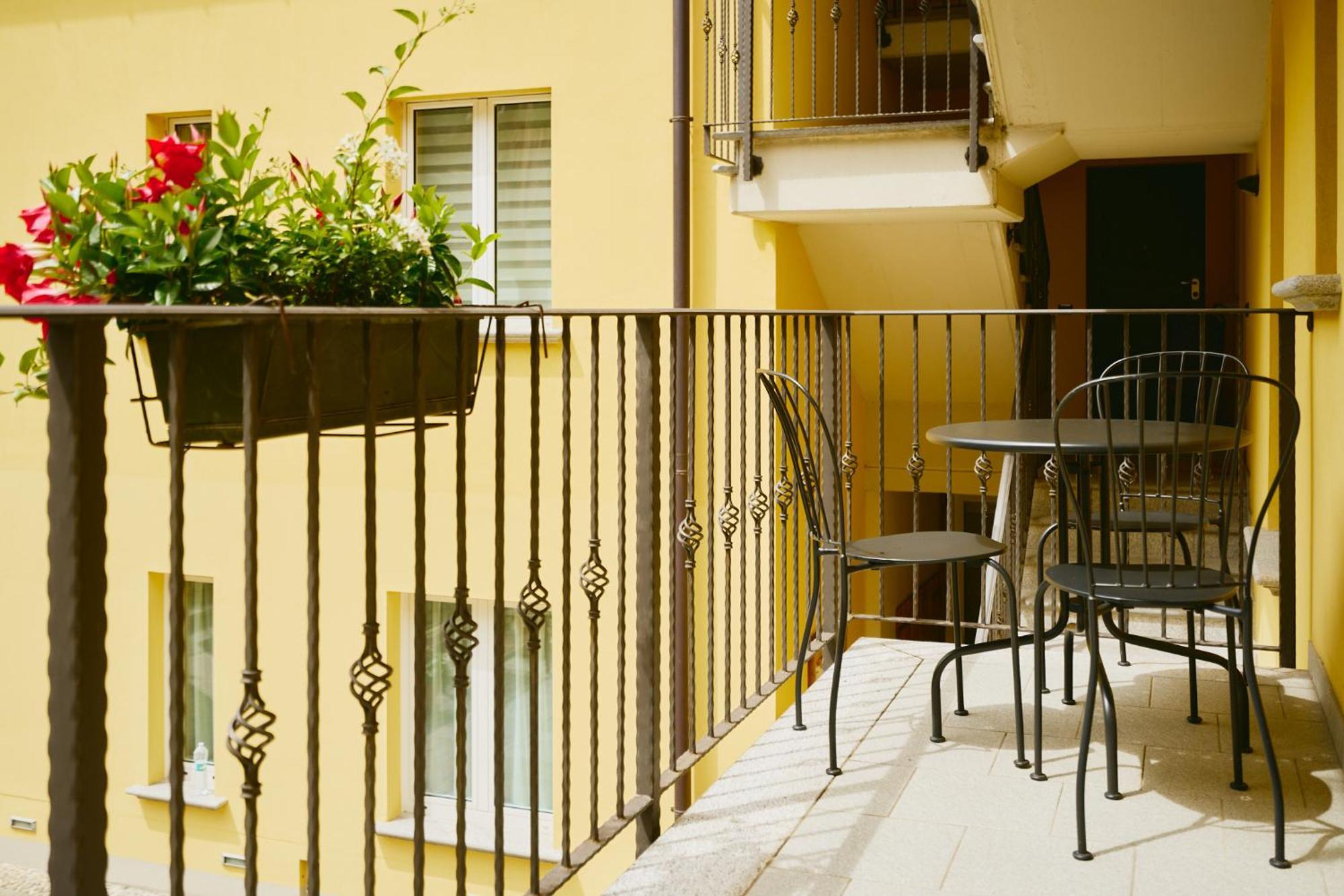 Residence Antico Torchio Dervio Buitenkant foto
