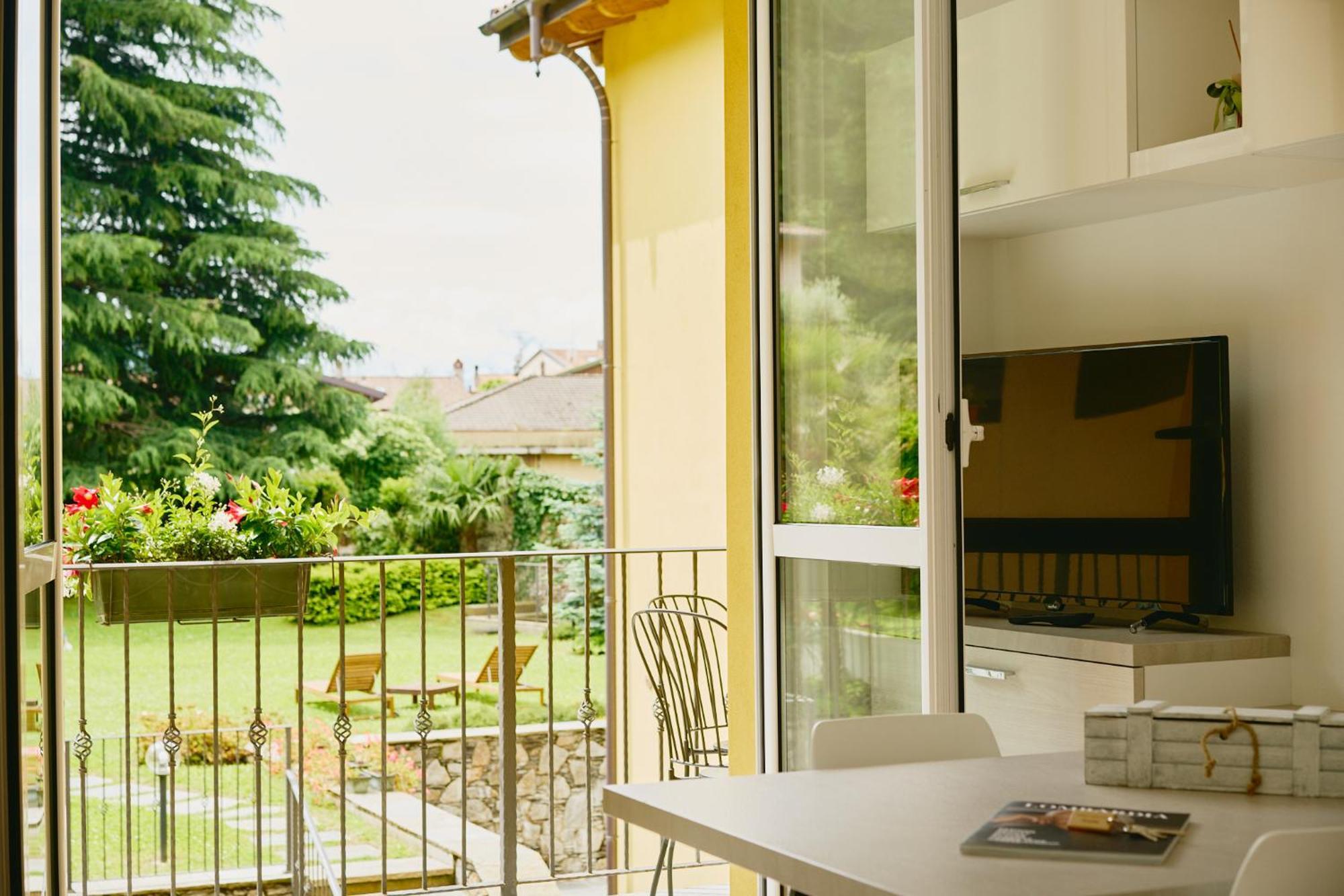 Residence Antico Torchio Dervio Buitenkant foto